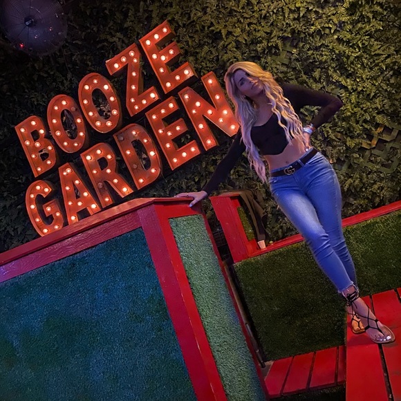 Meet your Posher, Brianna - Picture 7 of 12